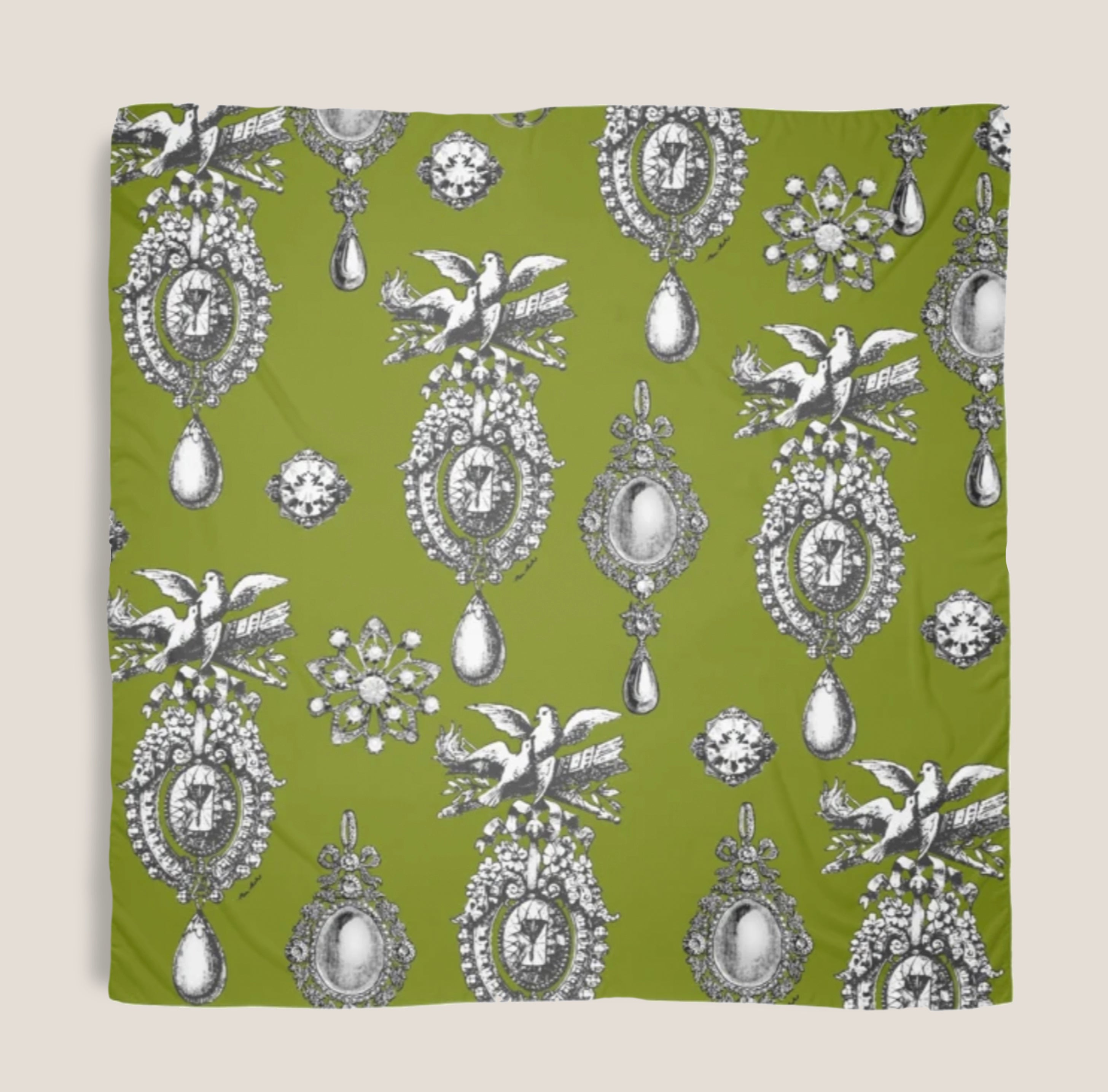 MME.MINK BROOCH SCARF