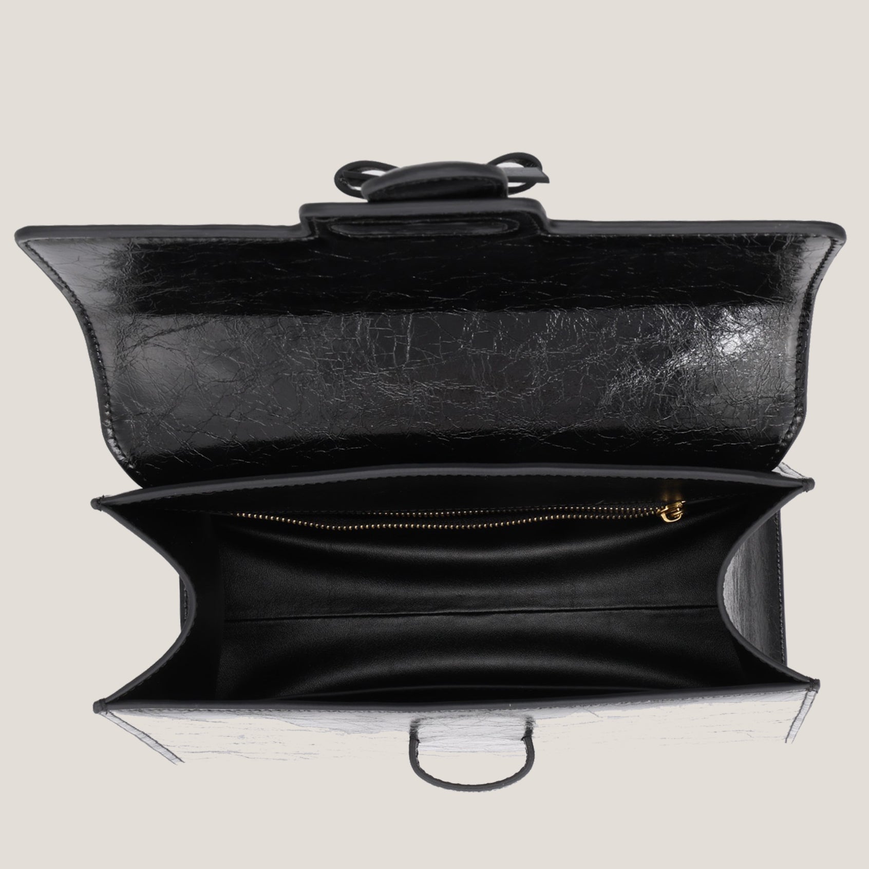 THE CARLTON BOW BAG PETITE - NOIR "CRUSHED PATENT"