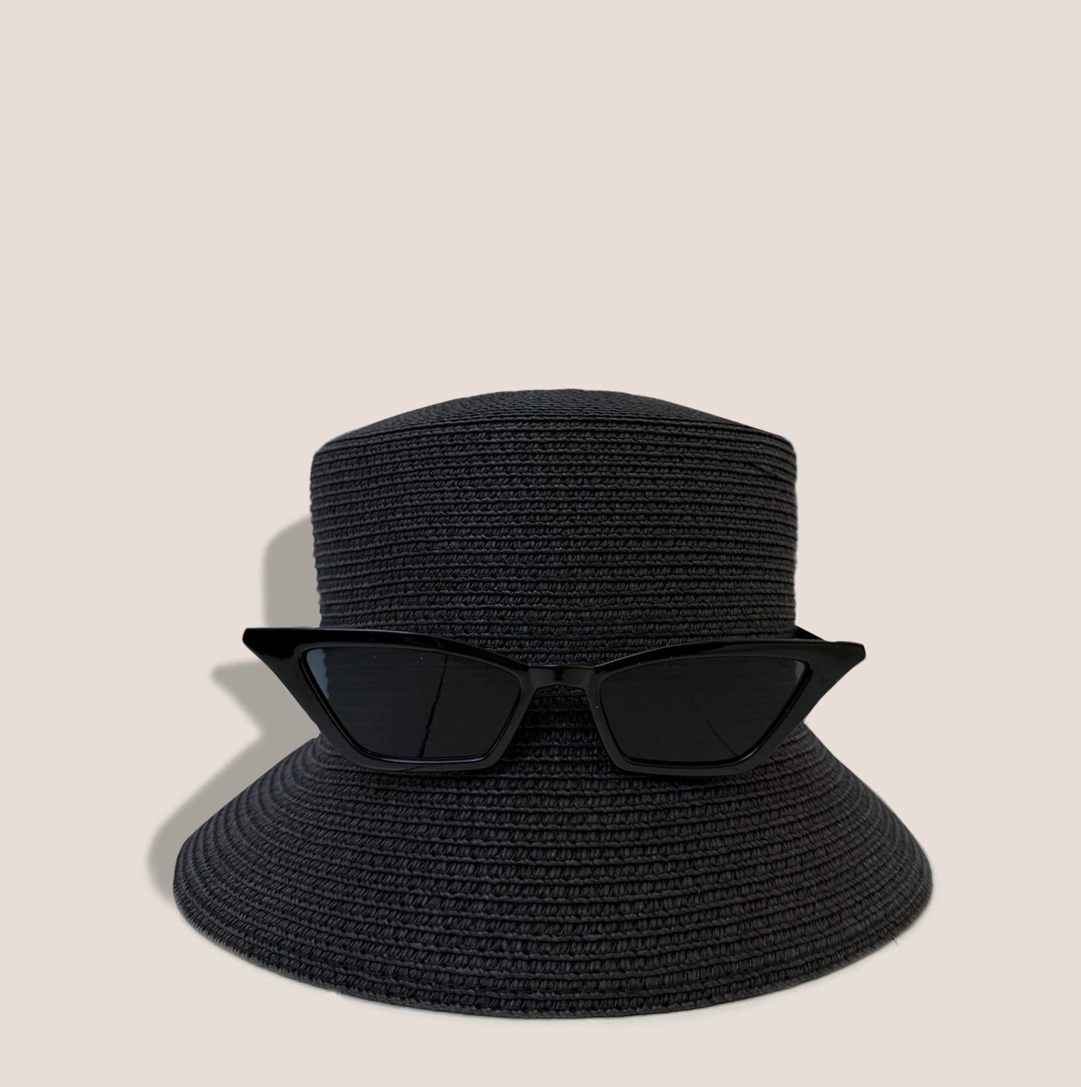 MME. CECILE HAT - NOIR