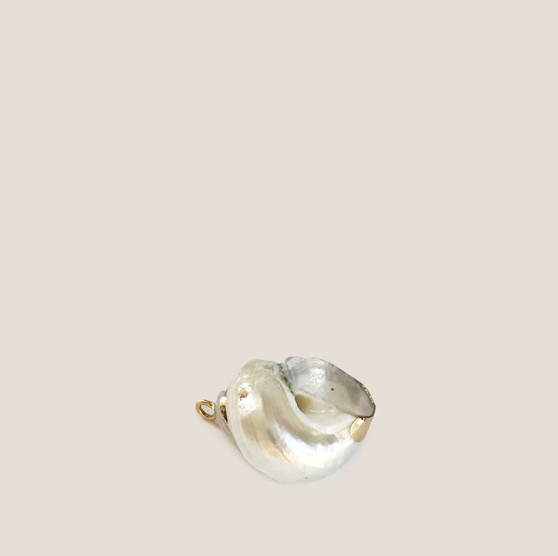 Mme.MINKMME MINK. CONCH SHELL Charm