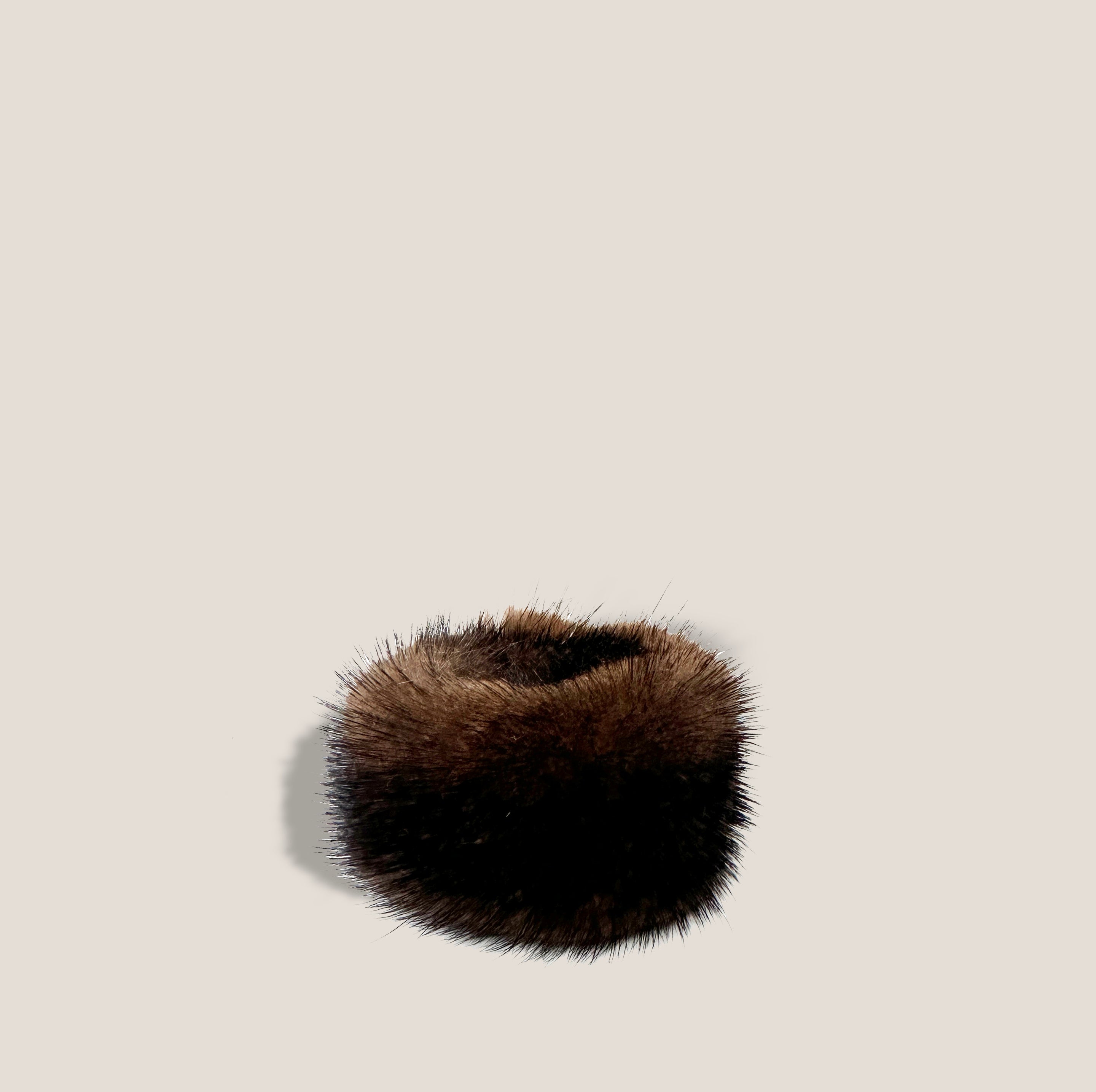 MME.MINKY "SNAP" WRISTLET - MINK SABLE