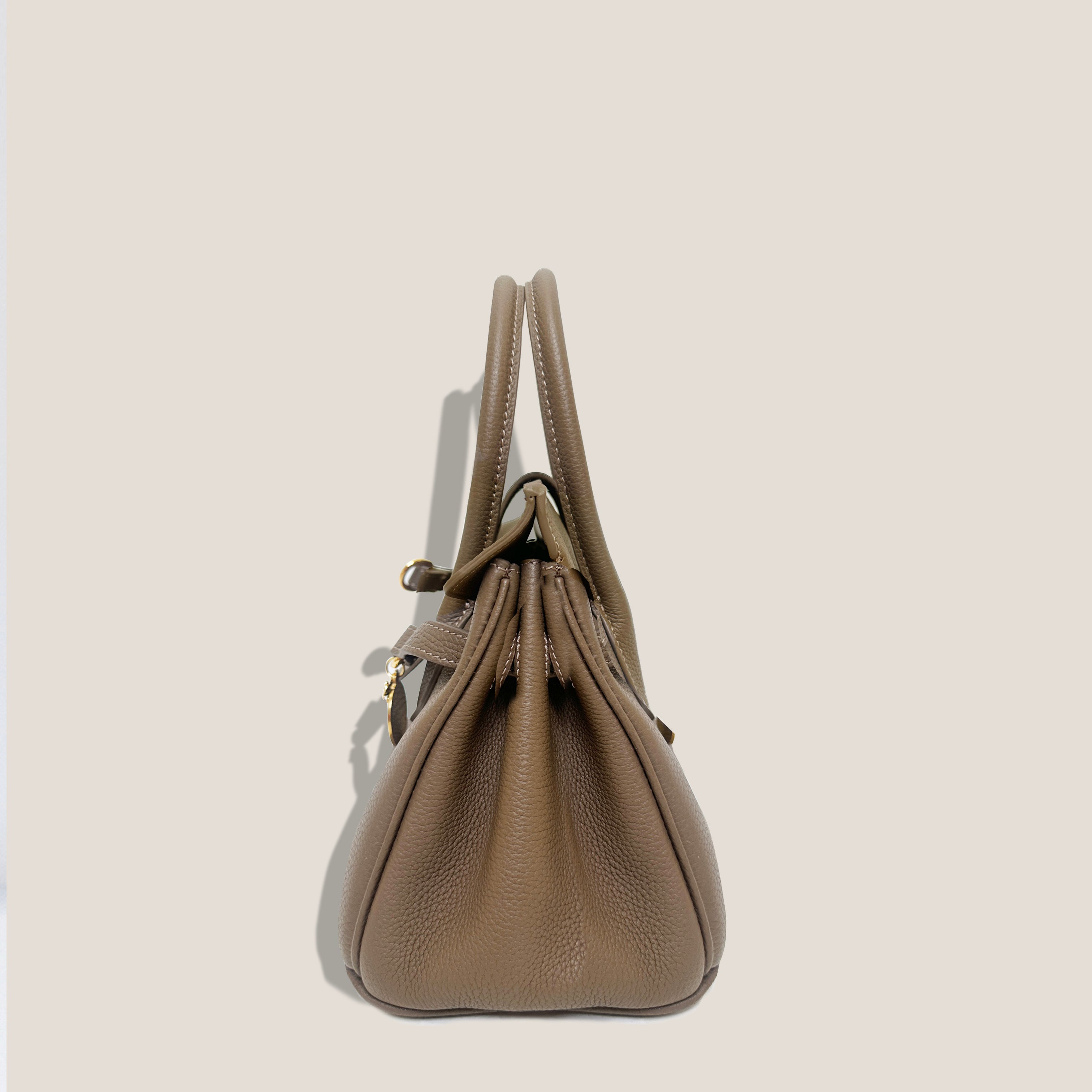 The ONASSIS 25 TOTE - TOGO MOCHA