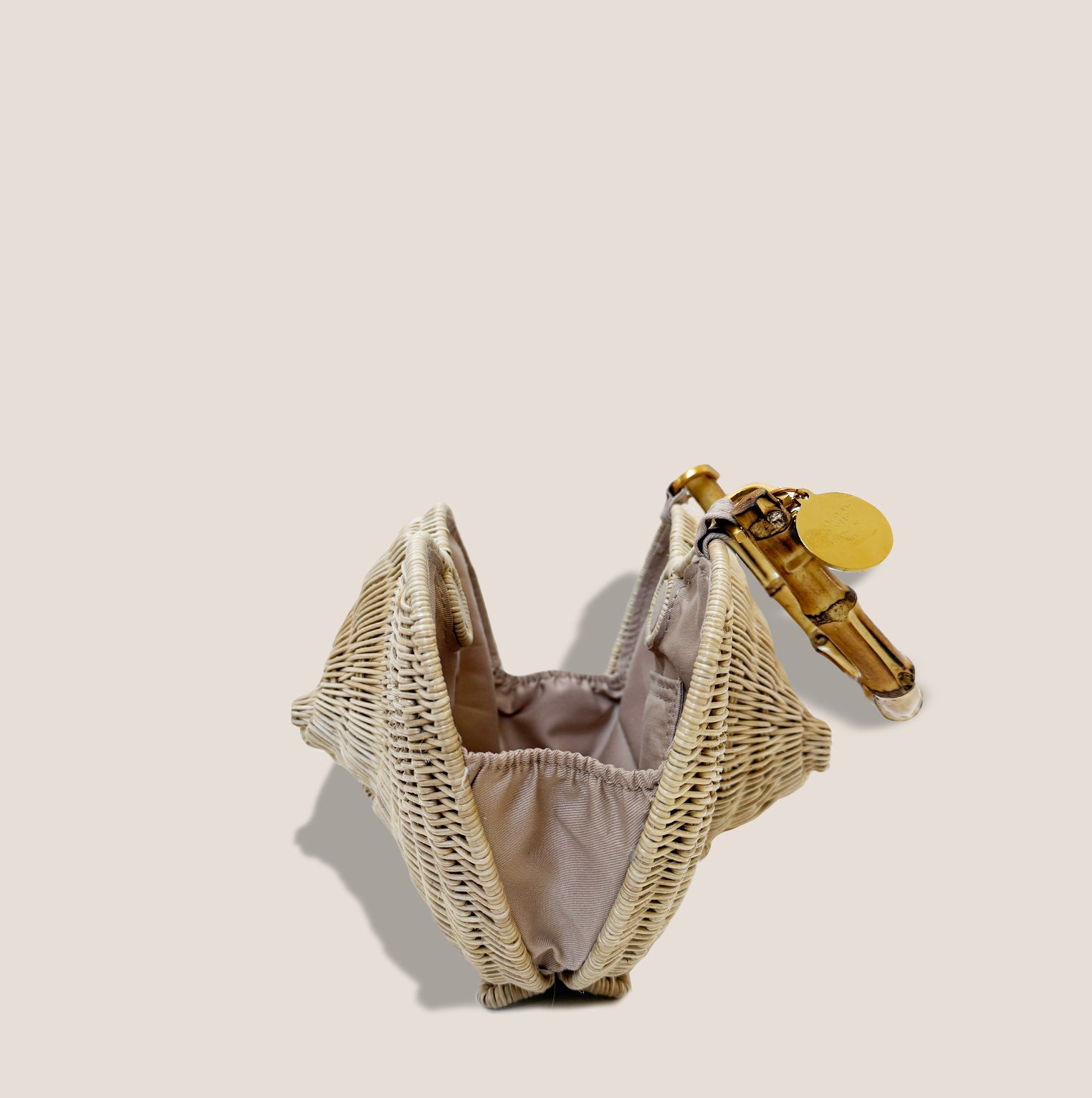 MME.CONCH SHELL Clutch